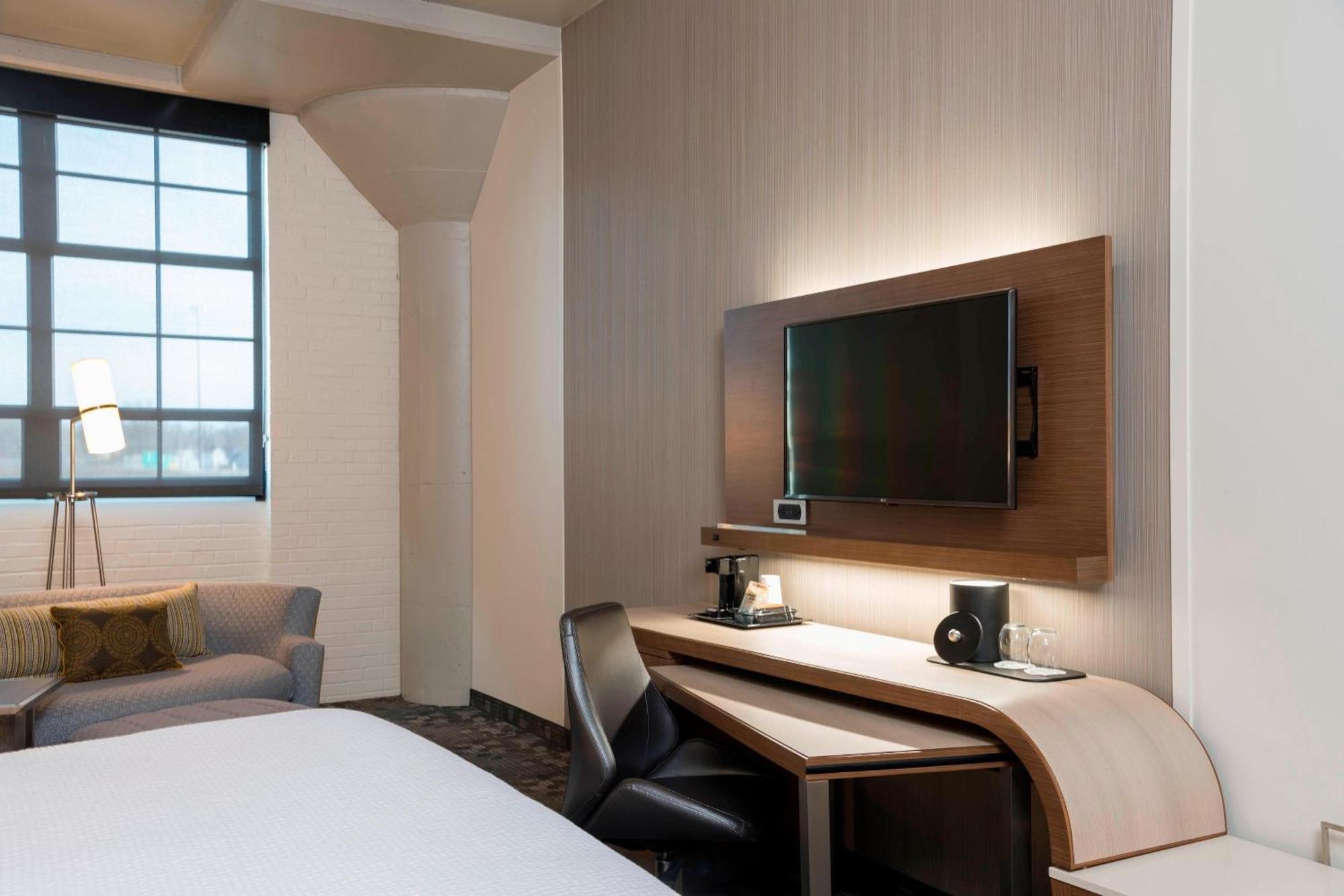 คอร์ตยาร์ด วอเตอร์ลู ซีดาร์ฟอลล์ Hotel ภายนอก รูปภาพ