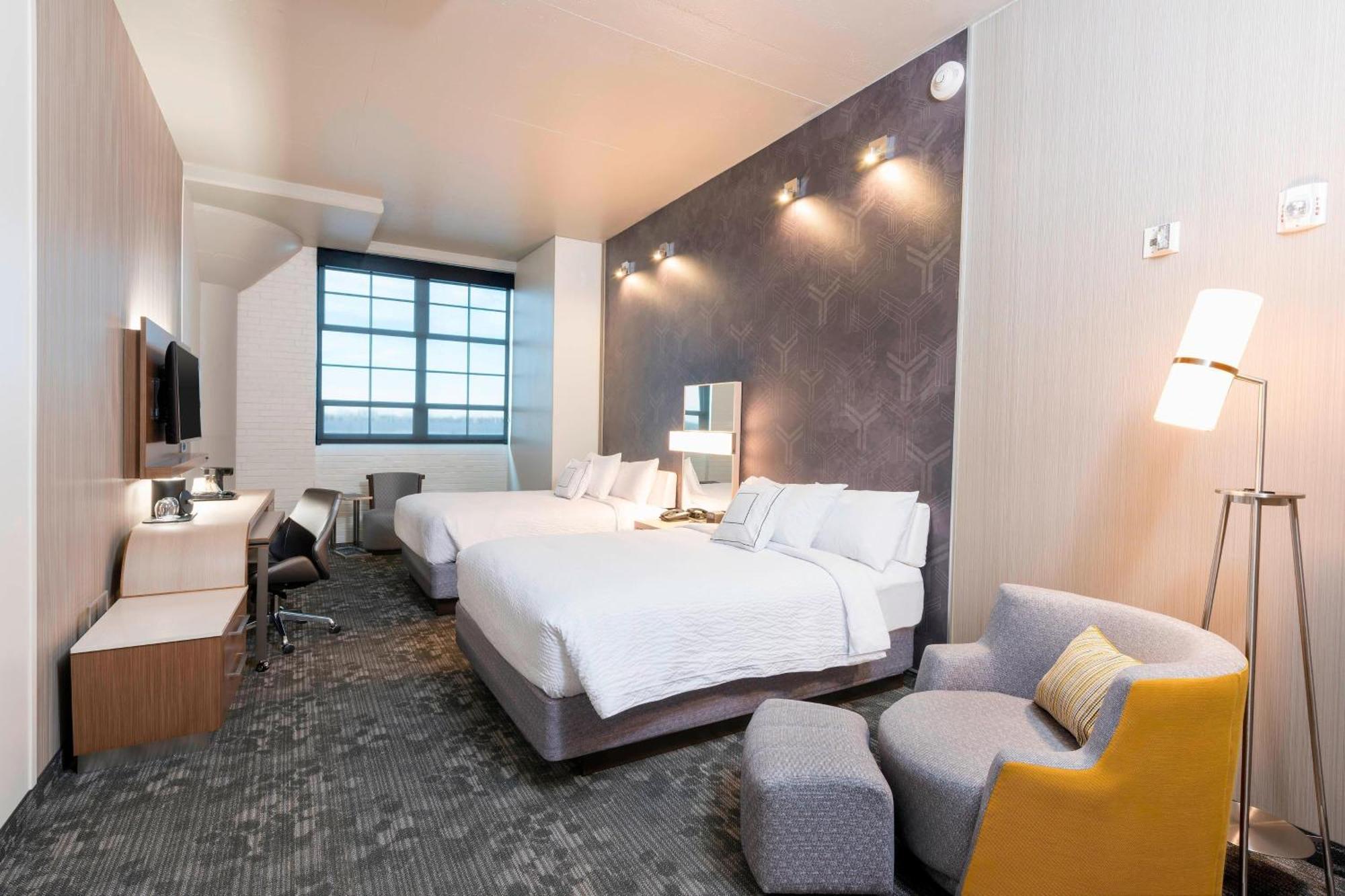 คอร์ตยาร์ด วอเตอร์ลู ซีดาร์ฟอลล์ Hotel ภายนอก รูปภาพ